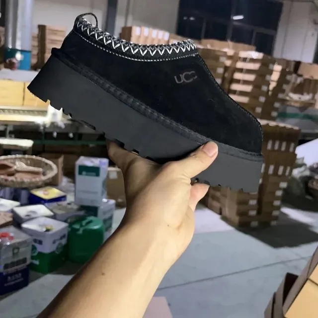 UGG Platform Slipper Classic