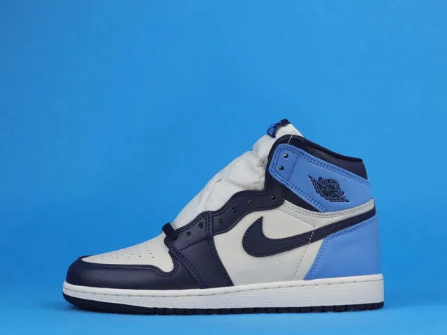 Air Jordan 1 High University Blue