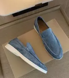 蓝灰色