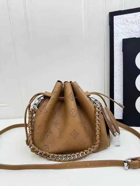 Louis Vuitton Bucket Bag Monogram Empreinte