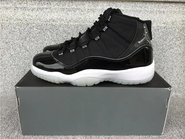 Air Jordan 11 Concord