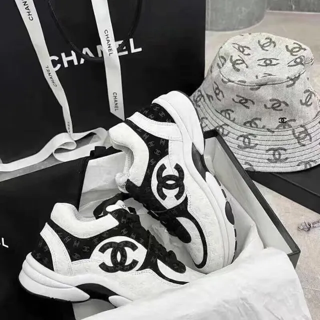 Chanel Sneaker CC Logo Monogram