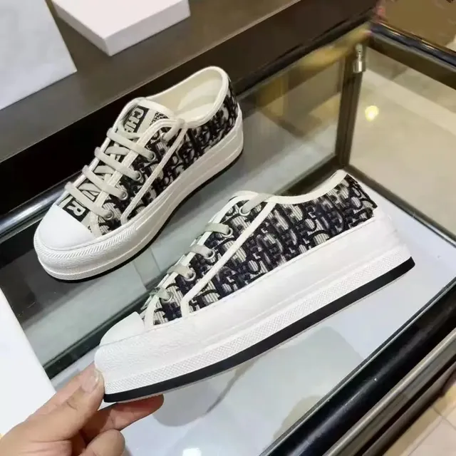 Dior B22