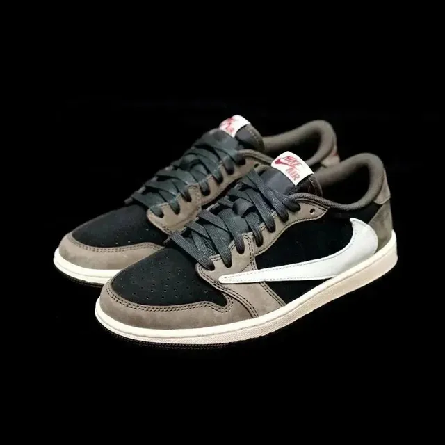 Off-White × Nike Dunk Low MCA