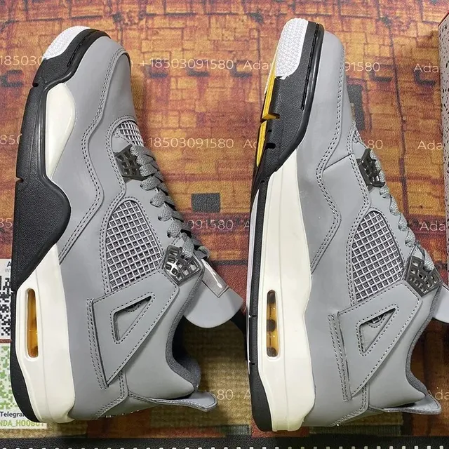 Air Jordan 4