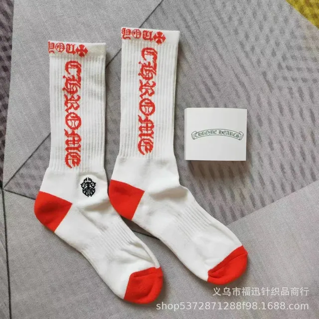 白底橘色字母刺绣标