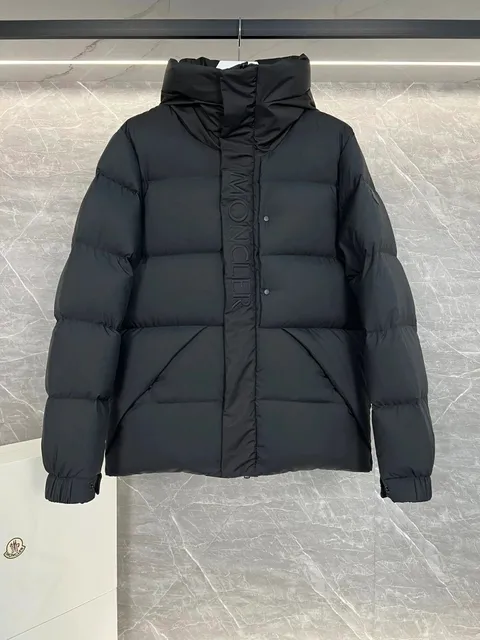 Moncler Puffer Jacket Logo-Panel