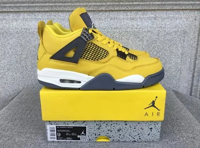 Air Jordan 4 Retro Thunder
