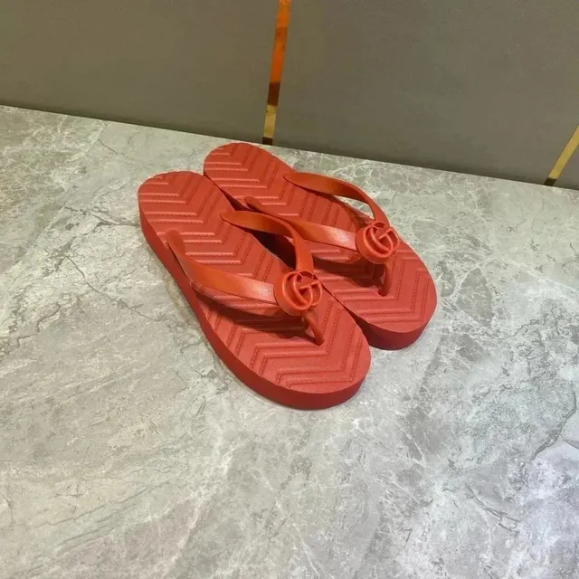 Gucci GG Marmont Flip-Flop Monogram Chevron
