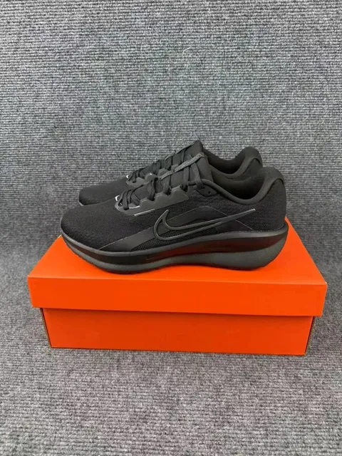Nike Renew Run Triple Black