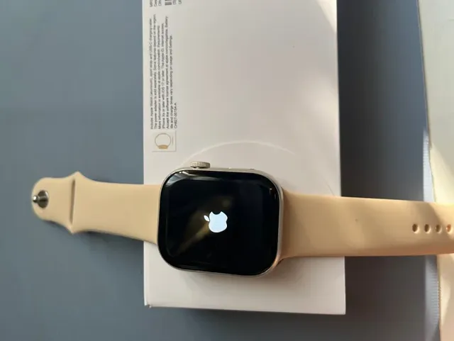 Apple Watch Starlight Aluminum