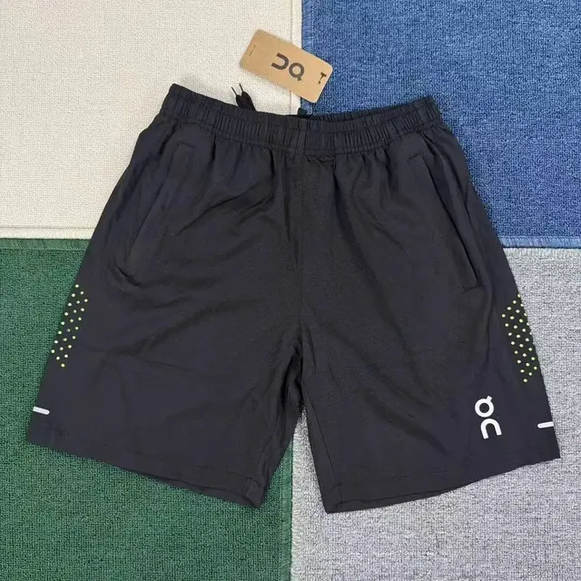 On Running Shorts Reflective Dot