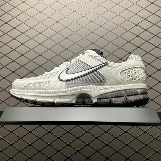 Nike Air Max TN Triple White