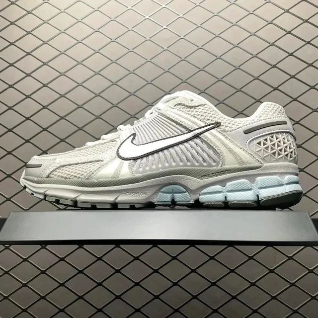 Nike Air Max TN Triple White