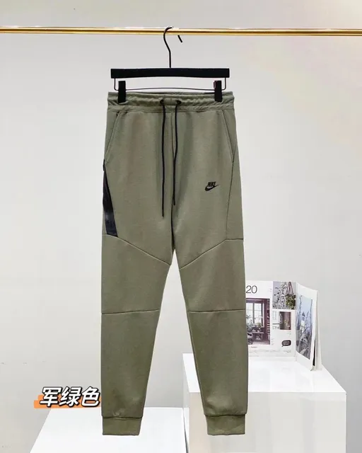军绿色裤子