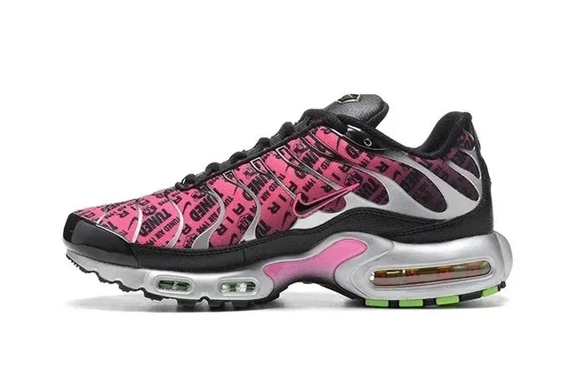 Nike Air Max Plus Printed Pink