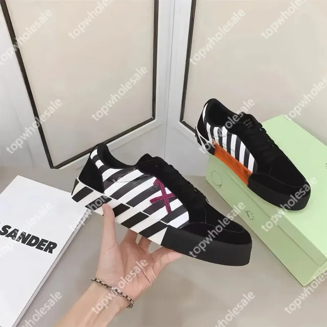 Off-White Runner Diagonal Stripes