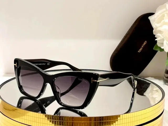 Tom Ford Cat-Eye Sunglasses Black Acetate