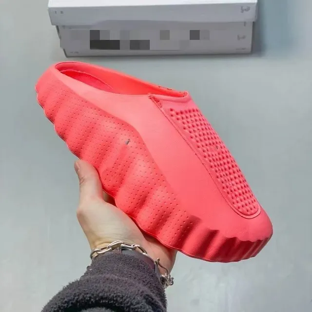 Yeezy Foam Runner Coral