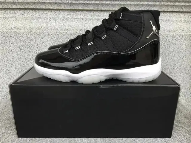 Air Jordan 11 Concord