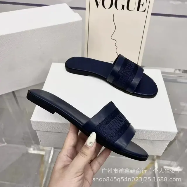 藏蓝色