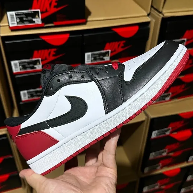 AJ1黑脚趾低帮