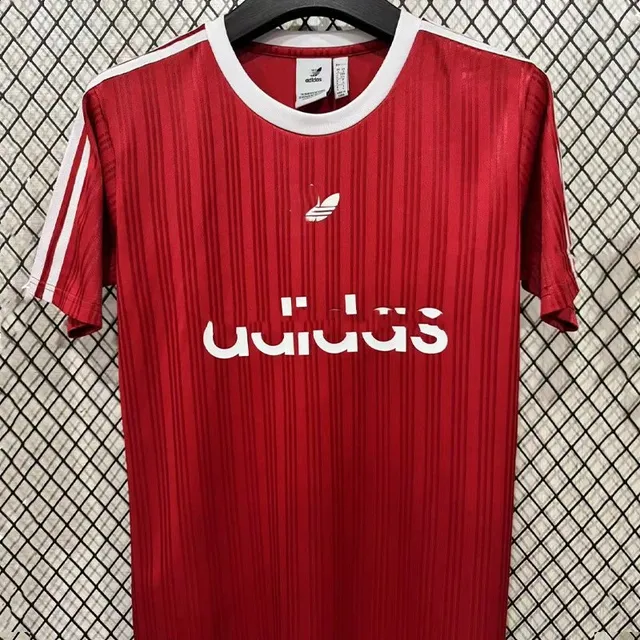 Adidas T-Shirt Ribbed Logo