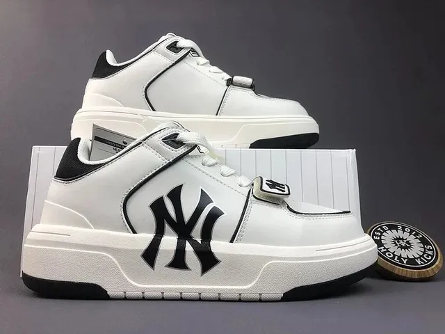 MLB sneakers