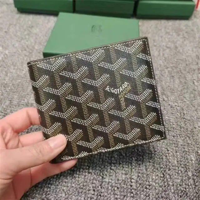 深棕色