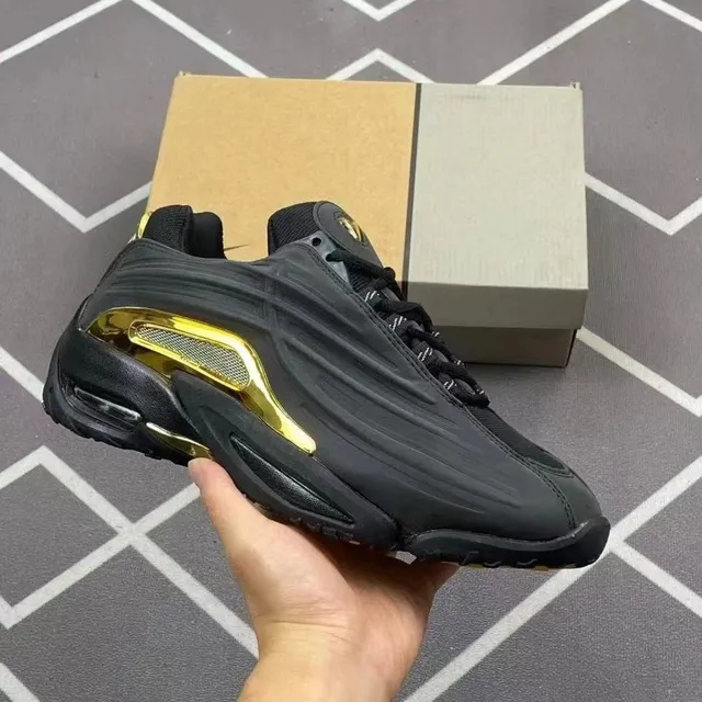 Nike Air Max TN Metallic Gold