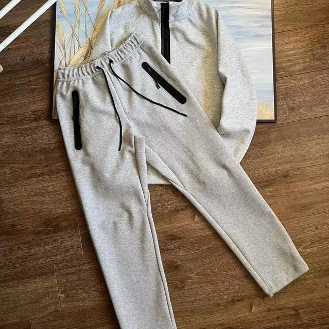 半拉链灰色套装