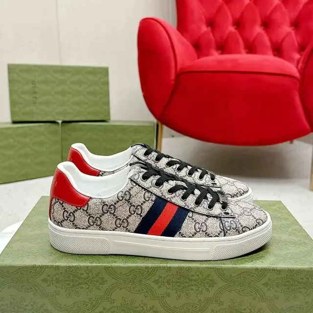 Gucci GG Superstar GG Supreme Web Stripe