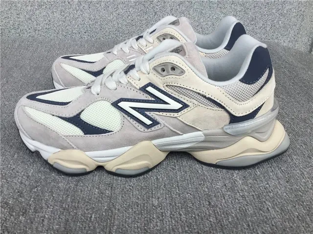 New Balance 2002R Beige Navy