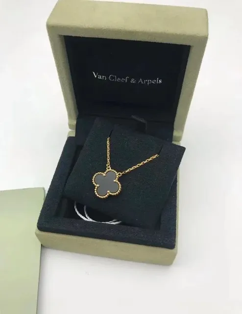 Van Cleef & Arpels Alhambra Pendant Four-Leaf Clover