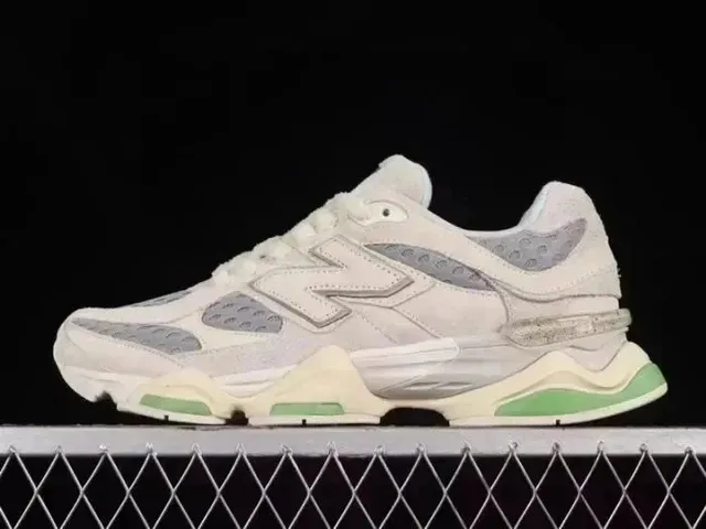 New Balance 2002R Cloud White / Sage Green