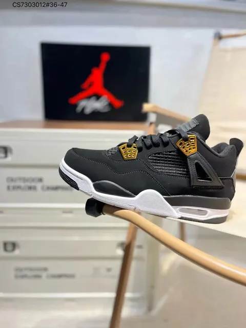 Air Jordan 4 Metallic Gold