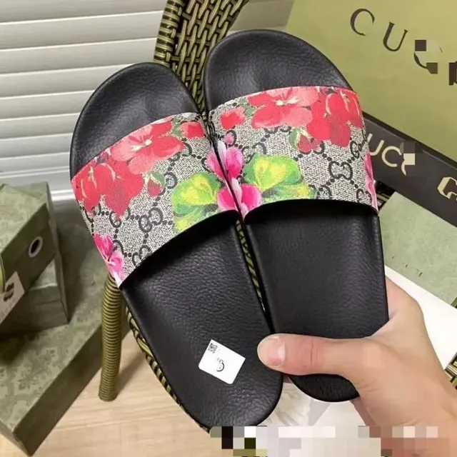 Gucci Slide Sandal Floral GG Supreme