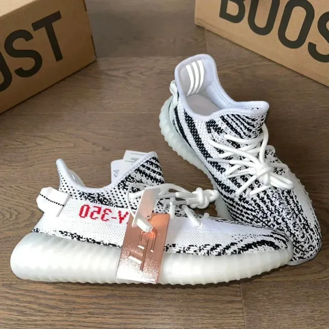 Yeezy Boost 350 V2 Zebra