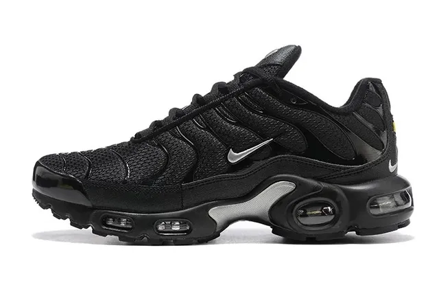Nike Air Max Plus Triple Black