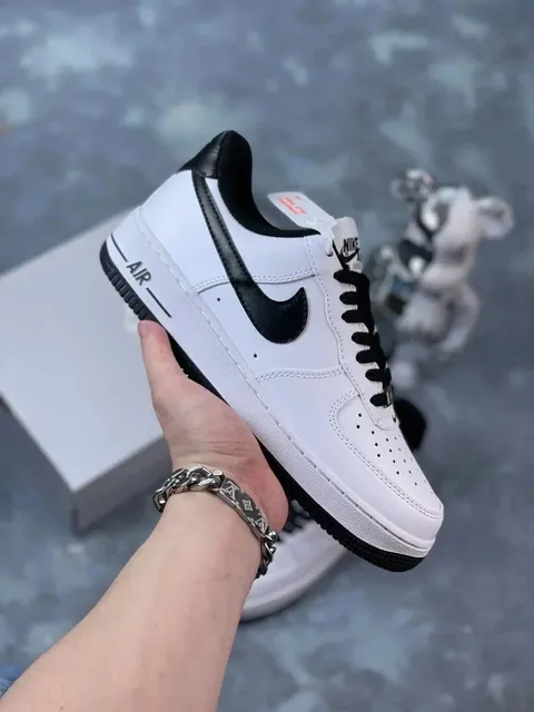 Nike Air Force 1 Low Triple Black Swoosh