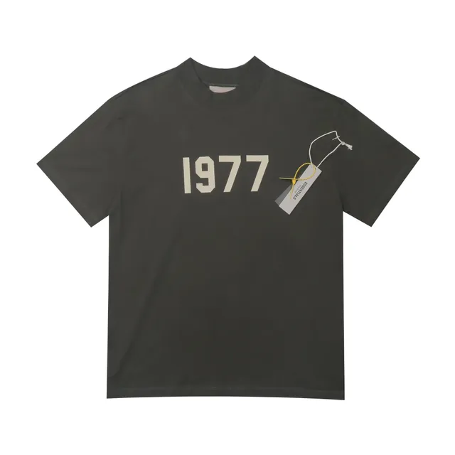 闭关黑1977