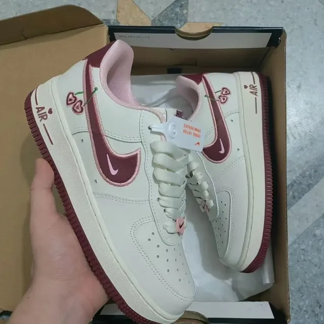 Nike Air Force 1 Low Cherry Hearts