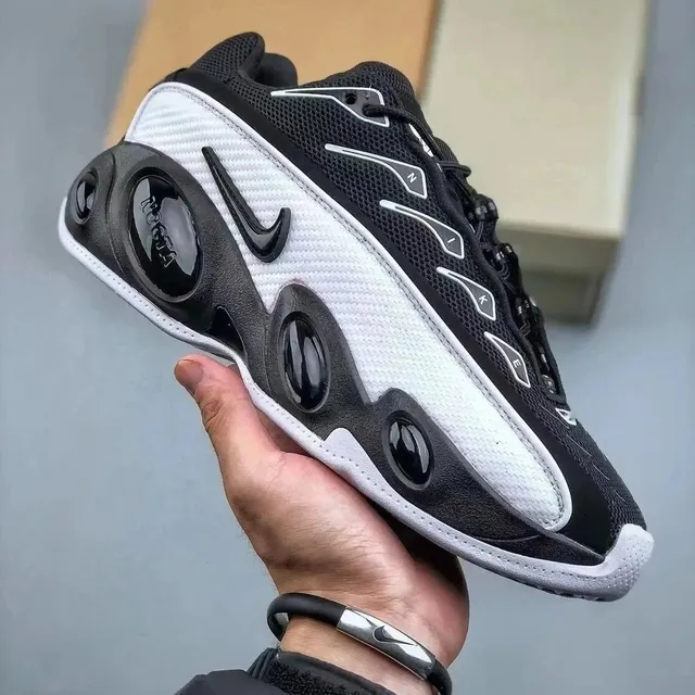 Nike Air Max Plus Carbon Fiber