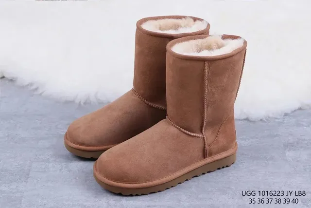 UGG Classic Short Chestnut