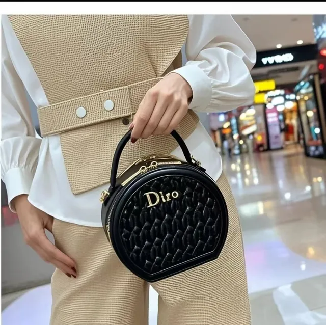 Dior B22