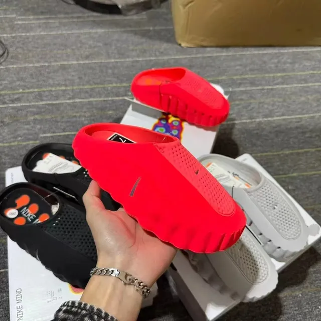 Nike Mind Slide Vibrant Red