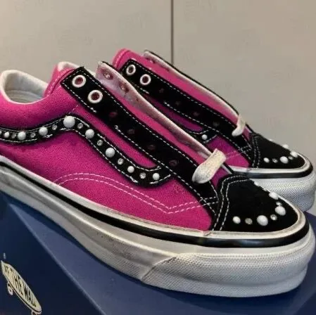 Vans Old Skool Studded Pink