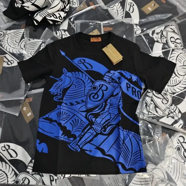 Burberry Graphic Print T-Shirt Knight Motif