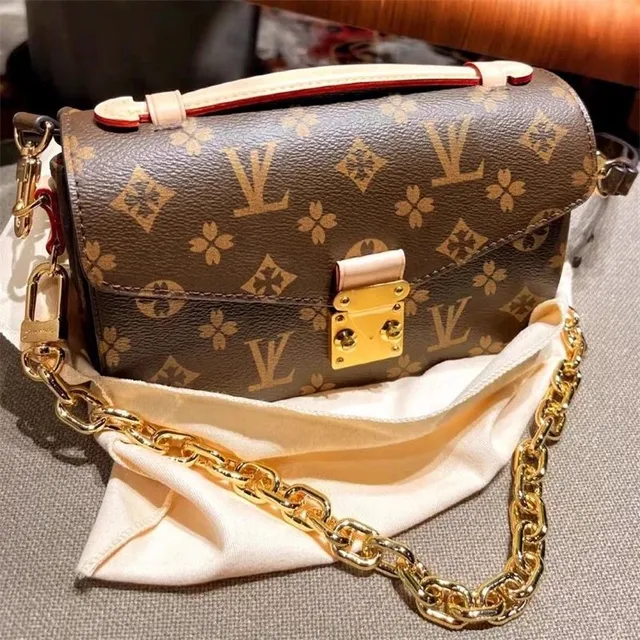 Louis Vuitton Pochette Métis Monogram Canvas