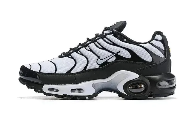 Nike Air Max Plus Triple Black/White